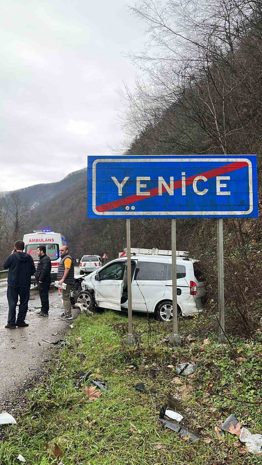 Karabük’te iki otomobil kafa kafaya çarpıştı: 5 yaralı