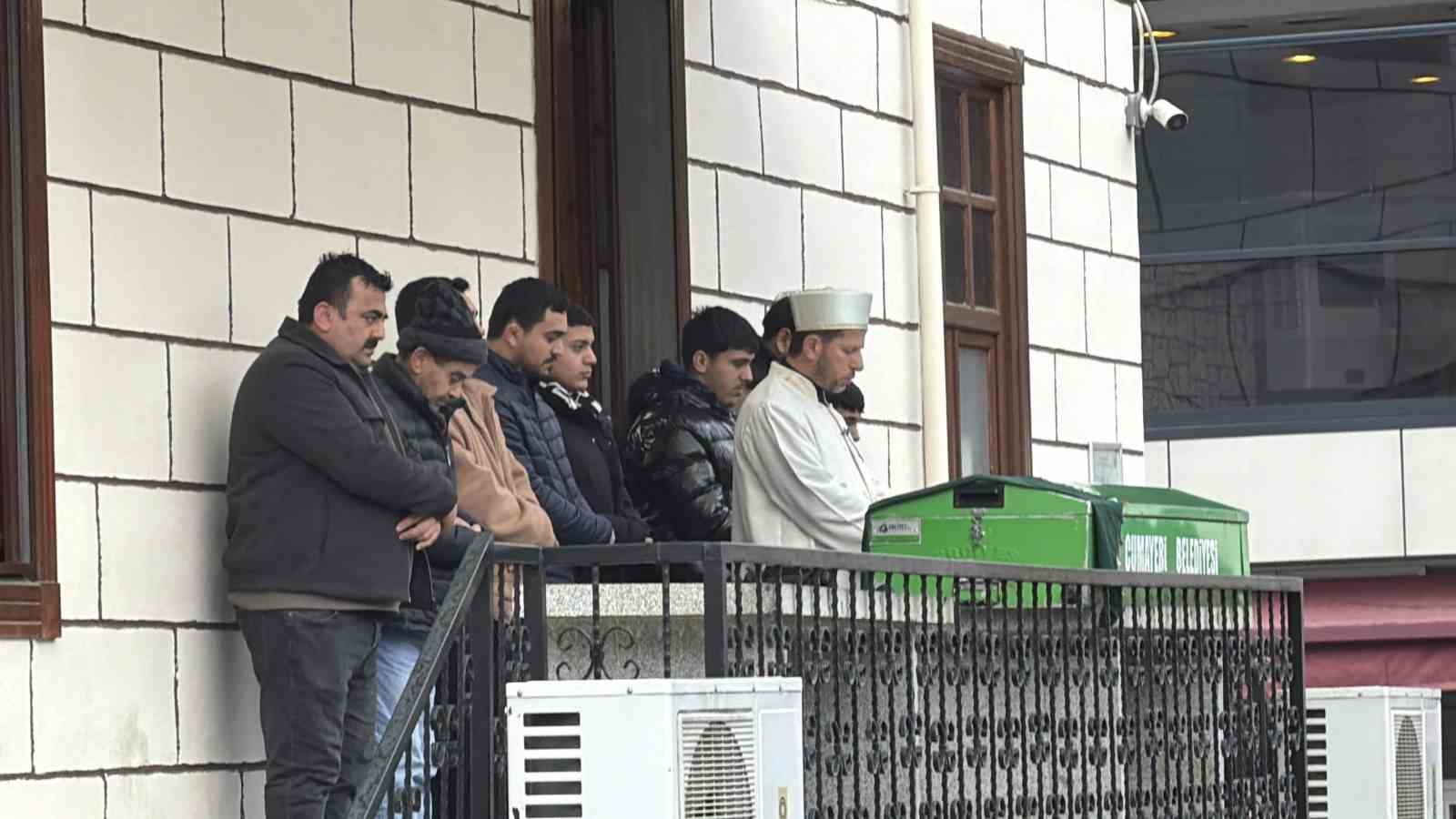 Emekli polisin öldürdüğü karısı son yolculuğuna uğurlandı