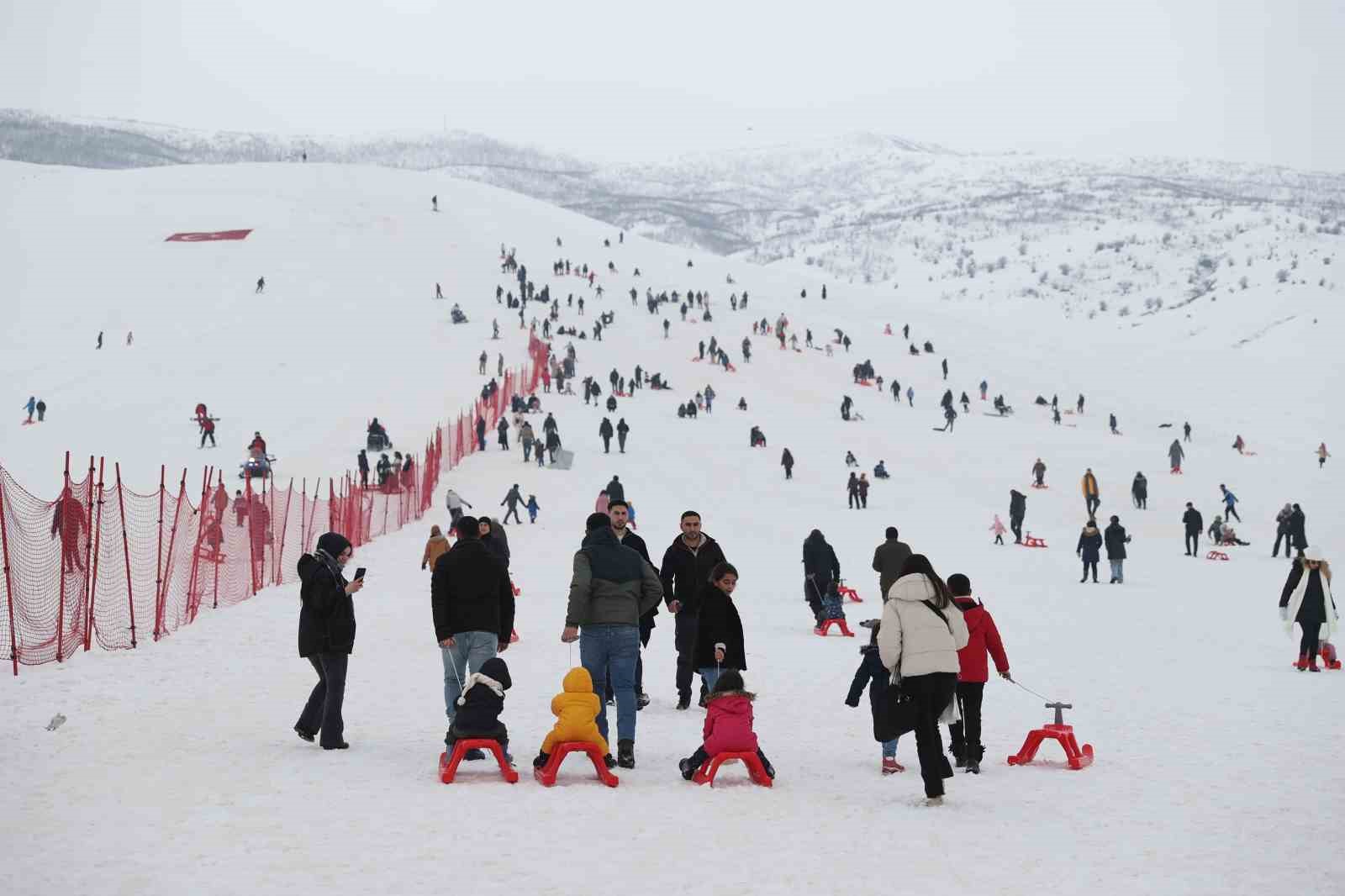 Muş&rsquo;ta "Kar Festivali" renkli g&ouml;r&uuml;nt&uuml;lere sahne oldu
