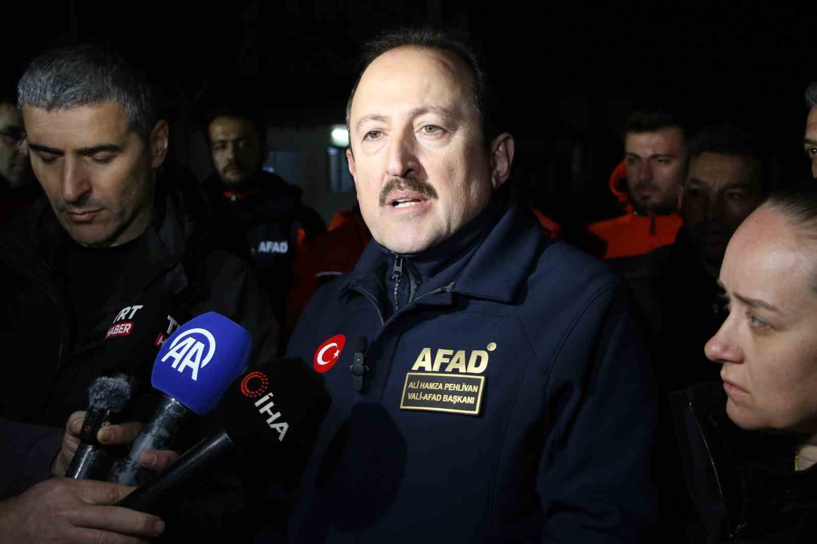 AFAD Başkanı Pehlivan: "(Uşak’taki taşkınlar) Şu an itibarıyla yaklaşık 100 araç, 150 personel görev yapıyor"