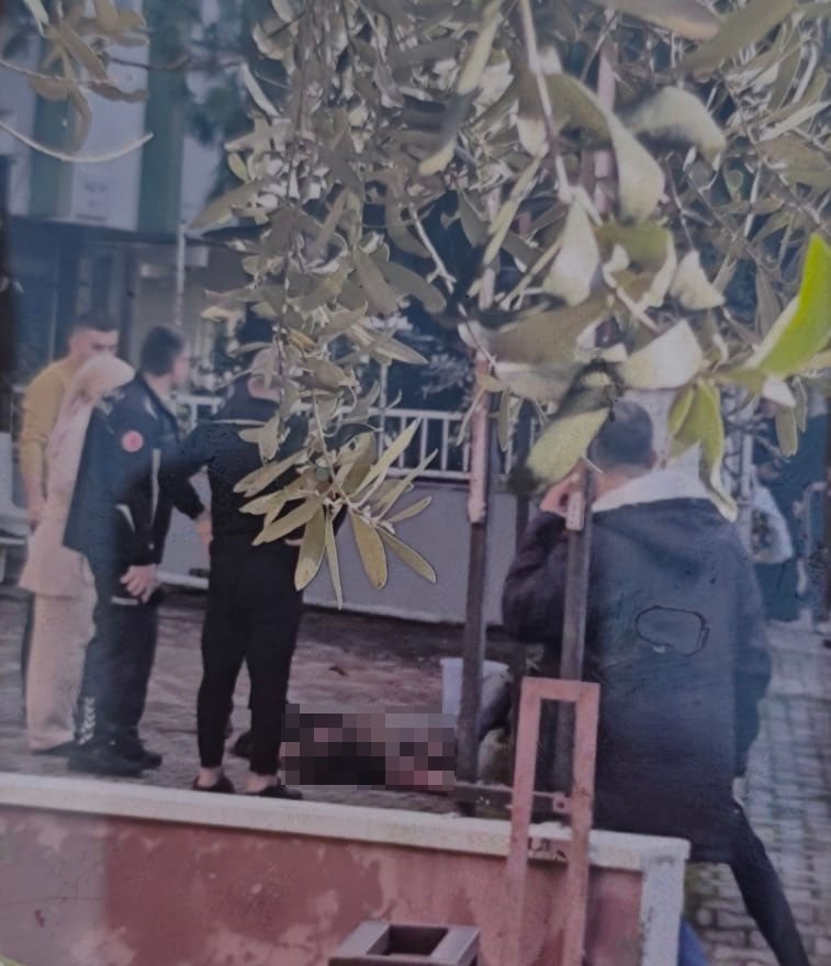 Yangına uykuda yakalandı, alevlere m&uuml;dahale ederken yaralandı
