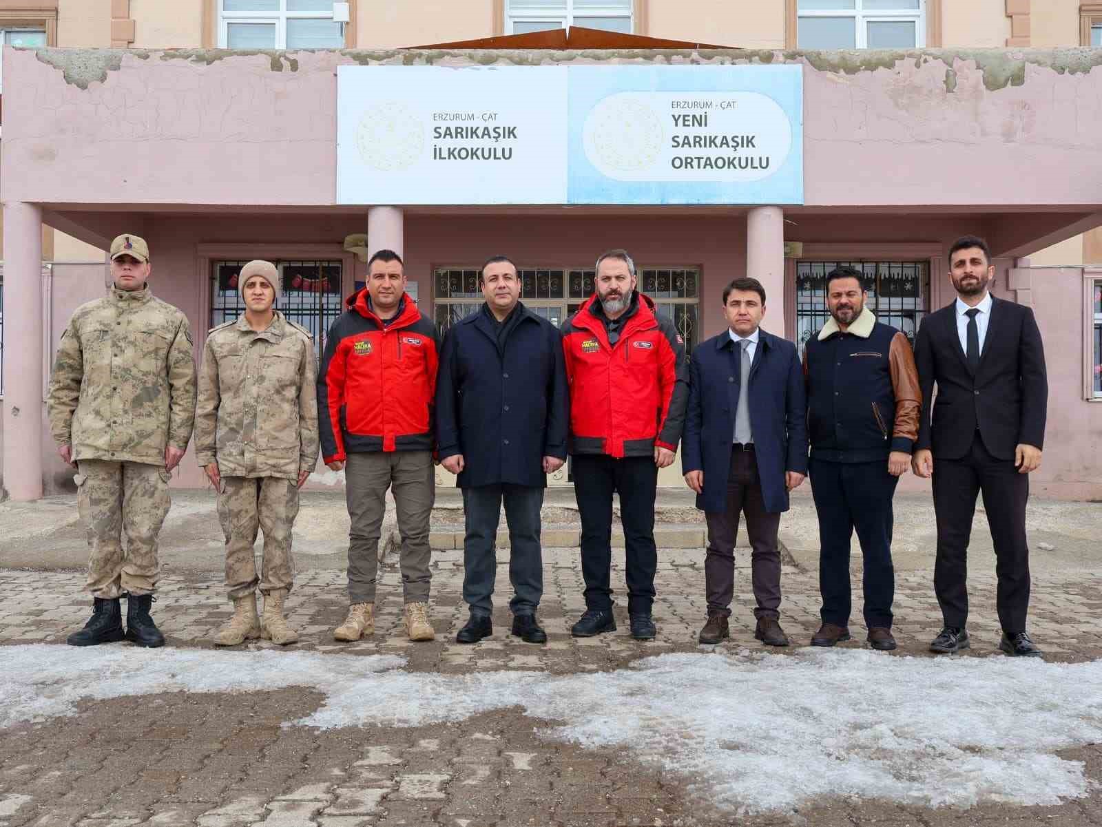 "Minik Eller Üşümesin" diye yola çıktılar