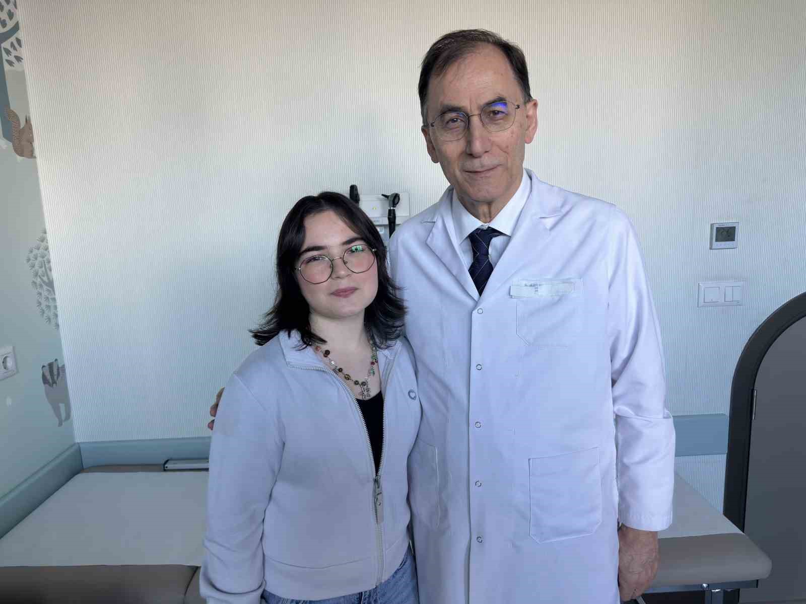 Lenf kanserini yendi, doktorundan ilham alıp tıp fakültesini kazandı: Yıllar sonra yine aynı karede buluştular