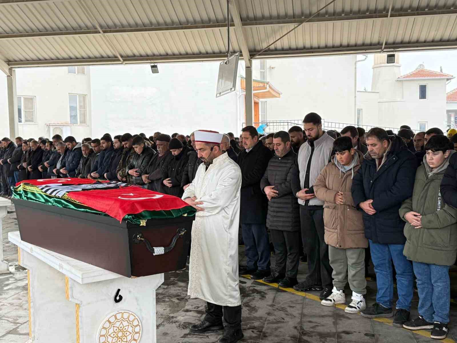 Almanya&rsquo;da &ouml;ld&uuml;r&uuml;len tren g&ouml;revlisi Serkan &Ccedil;alar Gaziantep&rsquo;te defnedildi
