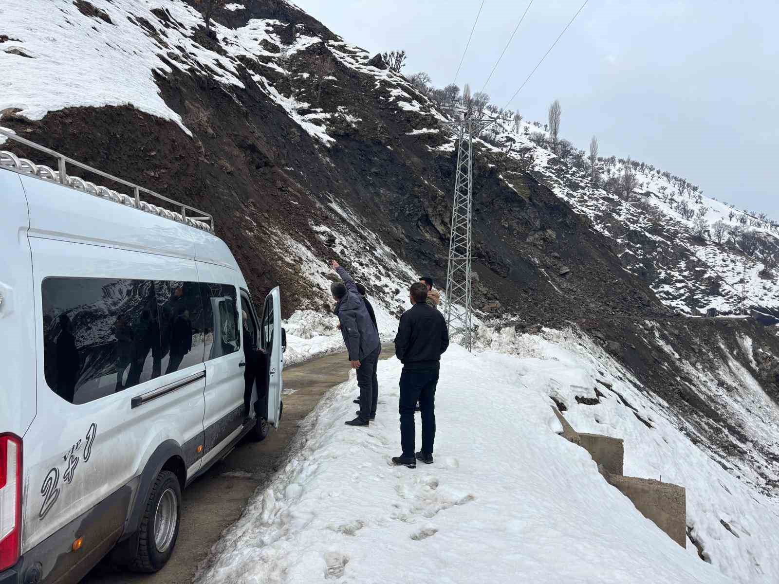 Sason&rsquo;da heyelanlar vatandaşları tedirgin ediyor
