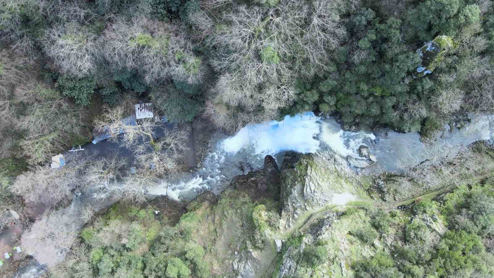 Gemlik&rsquo;te yağmurlar, Sud&uuml;şen Şelalesi&rsquo;ne hayat verdi
