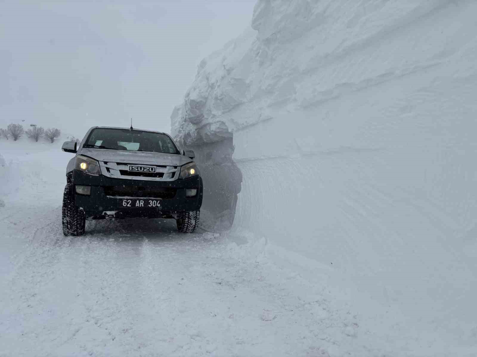 Tunceli’de karla mücadele çalışmaları gece gündüz sürüyor