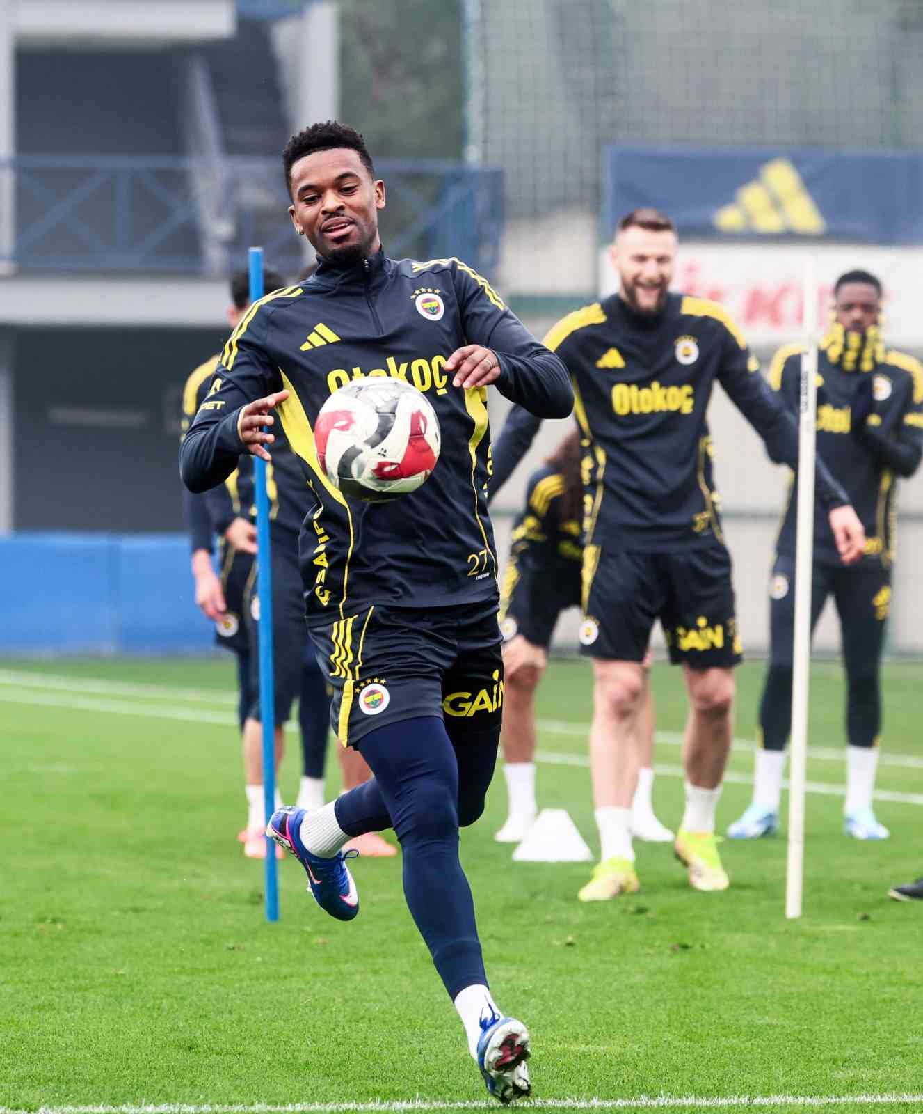 Fenerbahçe, Gençlerbirliği maçının hazırlıklarını tamamladı
