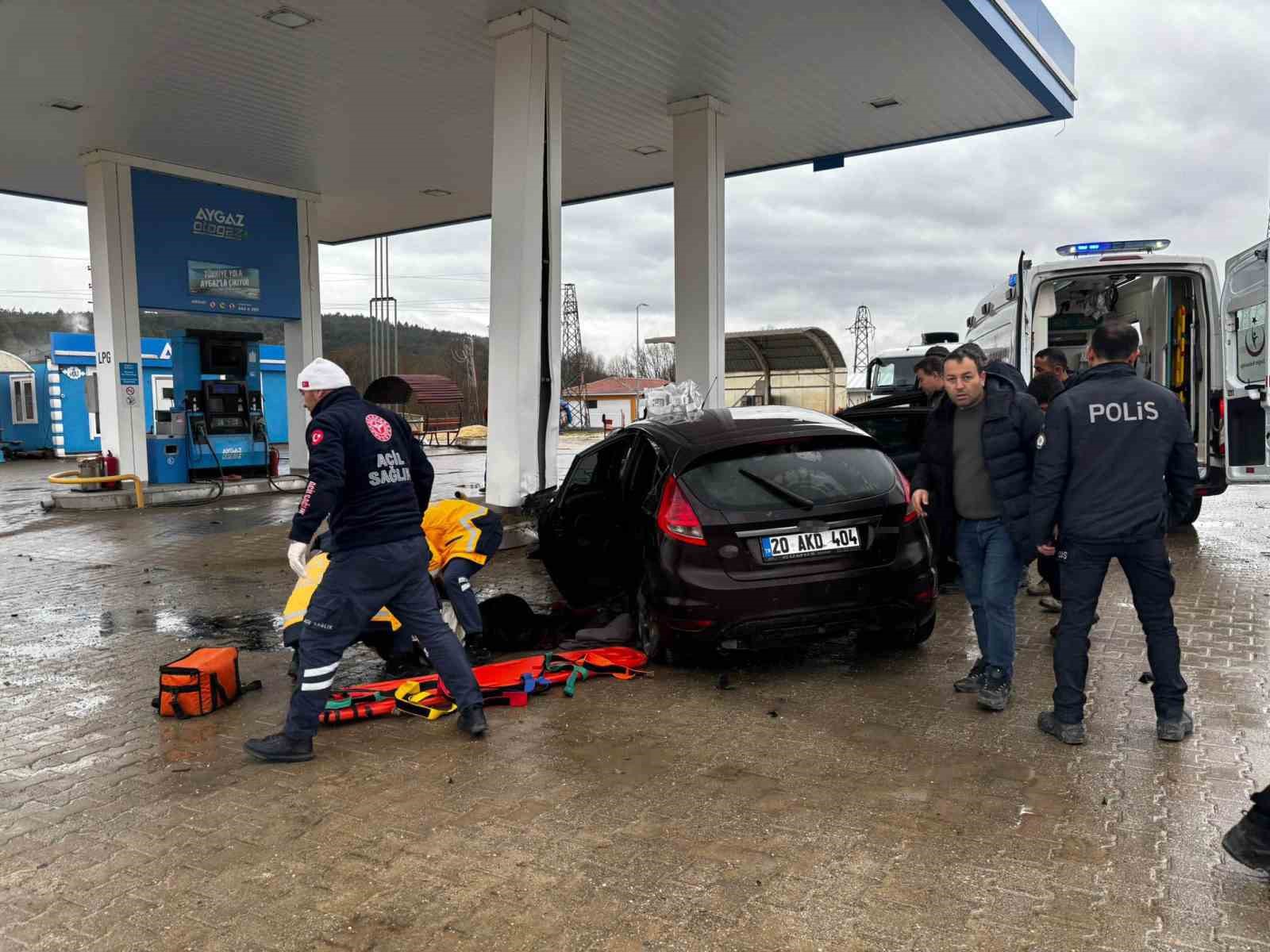Karabük’te LPG istasyonuna çarpan otomobildeki 5 kişi yaralandı