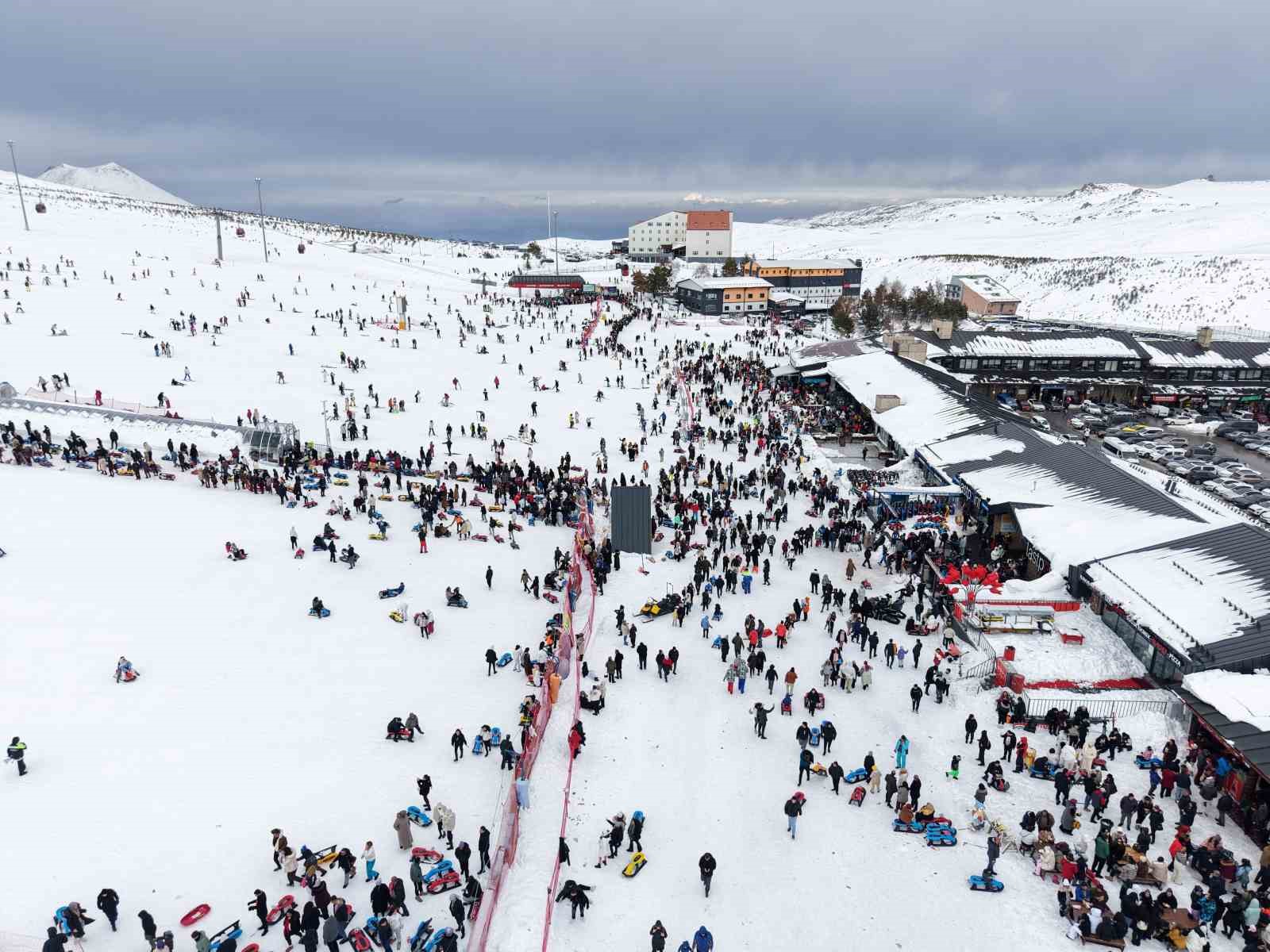 Erciyes’te hafta sonu yoğunluğu