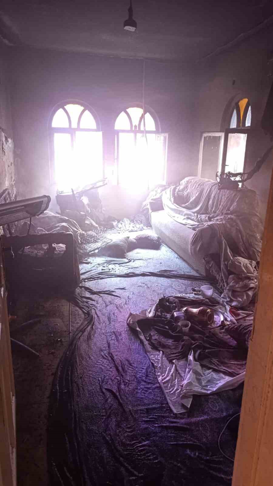 Mardin&rsquo;de m&uuml;stakil evde &ccedil;ıkan yangın s&ouml;nd&uuml;r&uuml;ld&uuml;
