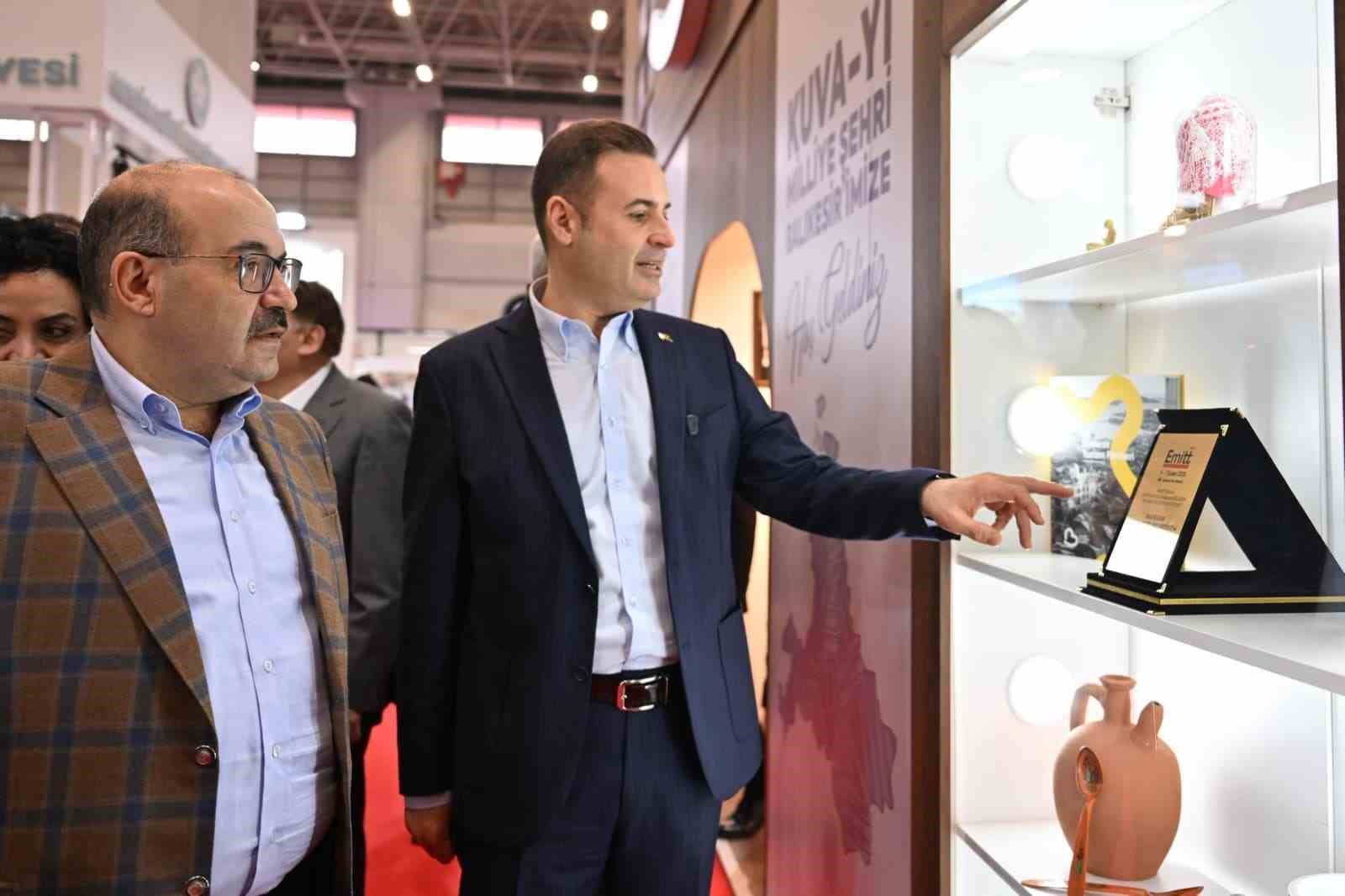 Vali İsmail Ustaoğlu, EMITT&rsquo;te Balıkesir standına hayran kaldı
