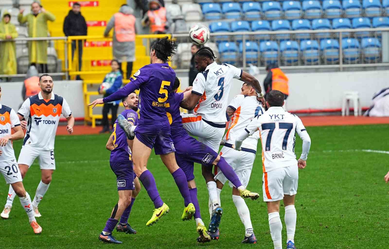 Trendyol Süper Lig: Eyüpspor: 1 - RAMS Başakşehir: 2 (Maç Sonucu)