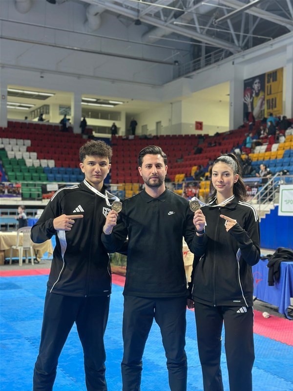 Aydınlı sporlar Taekwondo Poomsae Şampiyonası&rsquo;nda T&uuml;rkiye şampiyonu oldu
