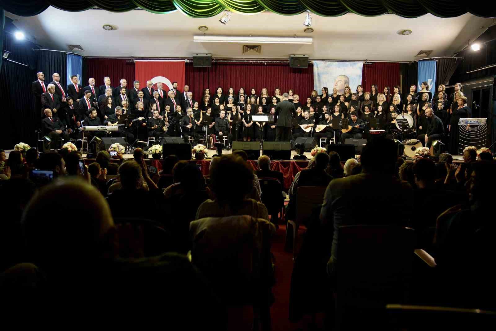 Aliağa&rsquo;da T&uuml;rk Halk M&uuml;ziği r&uuml;zg&acirc;rı esti
