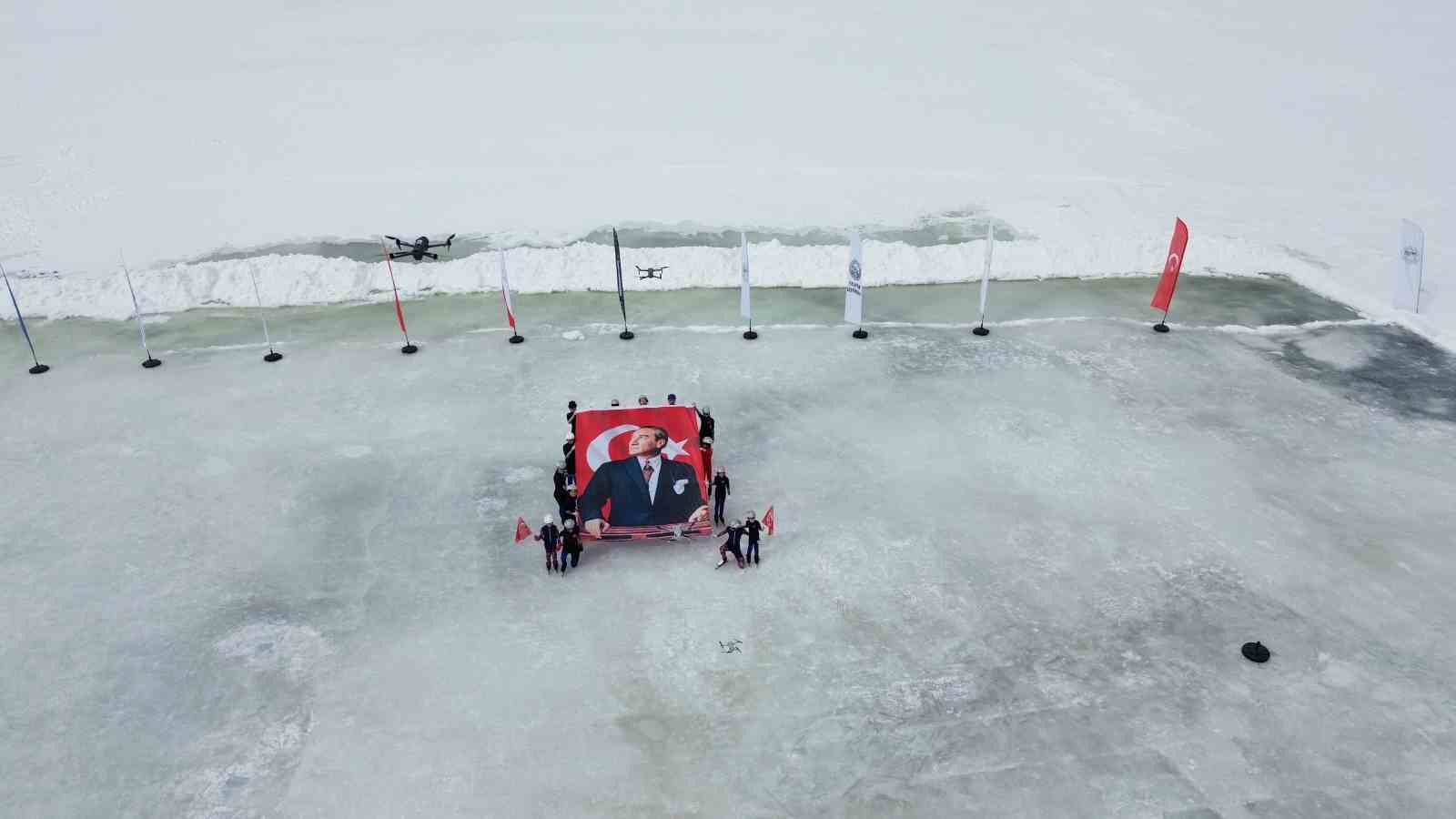 Kars Çıldır Gölü’nde buz üstünde muhteşem şölen