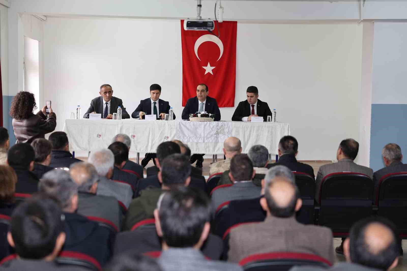 Iğdır Valisi Taşolar, Aralık ilçesinde muhtarlarla bir araya geldi