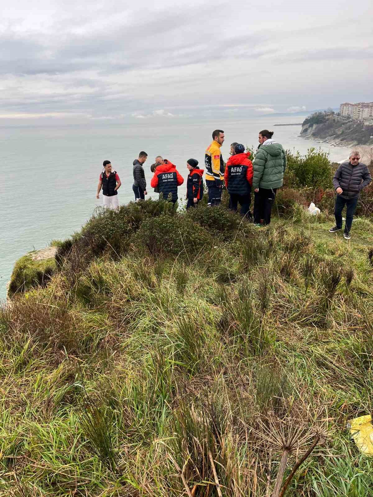 3 g&uuml;nd&uuml;r kayıp olan kadının eşyaları deniz kenarında bulundu

