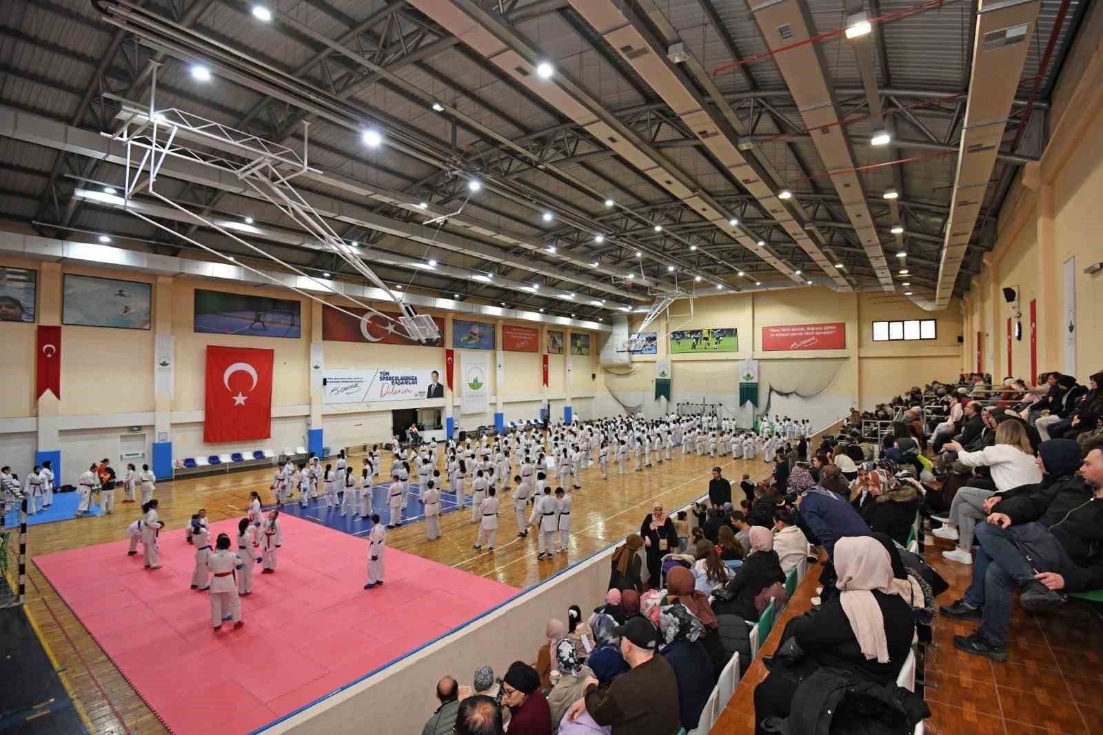 Osmangazi&rsquo;de 300 karateci kuşak sevinci yaşadı
