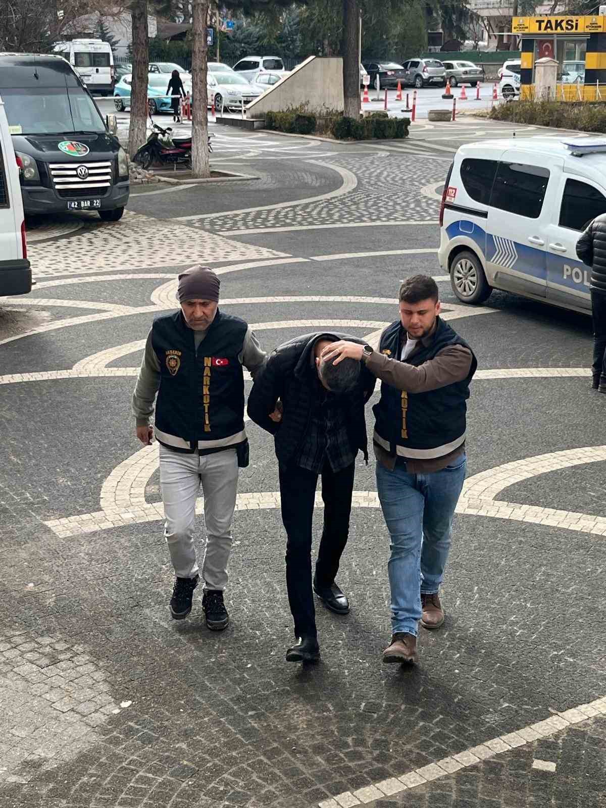 Akşehir&rsquo;de uyuşturucu operasyonu
