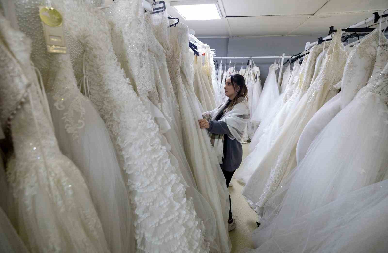 Gelinlik hayali İzmir’de ücretsiz gerçek oluyor