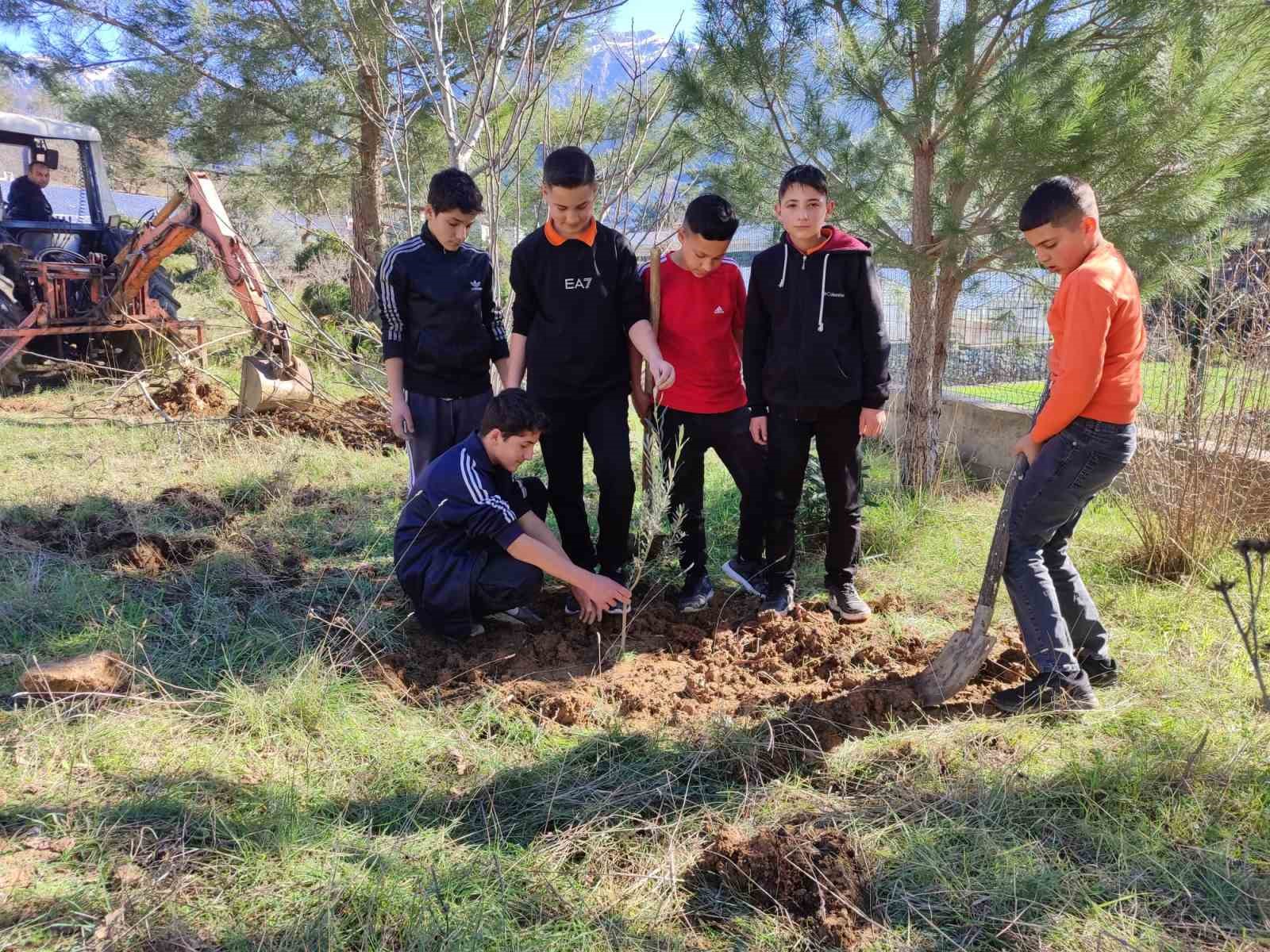 Antalya’da öğrencilerden geleceğe nefes