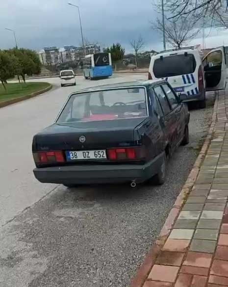 Şehit kardeşine k&uuml;freden milletvekiline hakaret etti, davayı kaybedince aracı haczedildi
