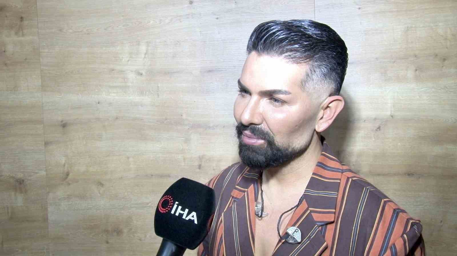 Mehmet &Ccedil;evik&rsquo;ten samimi itiraflar: "Sahne aşkım hi&ccedil; bitmedi"
