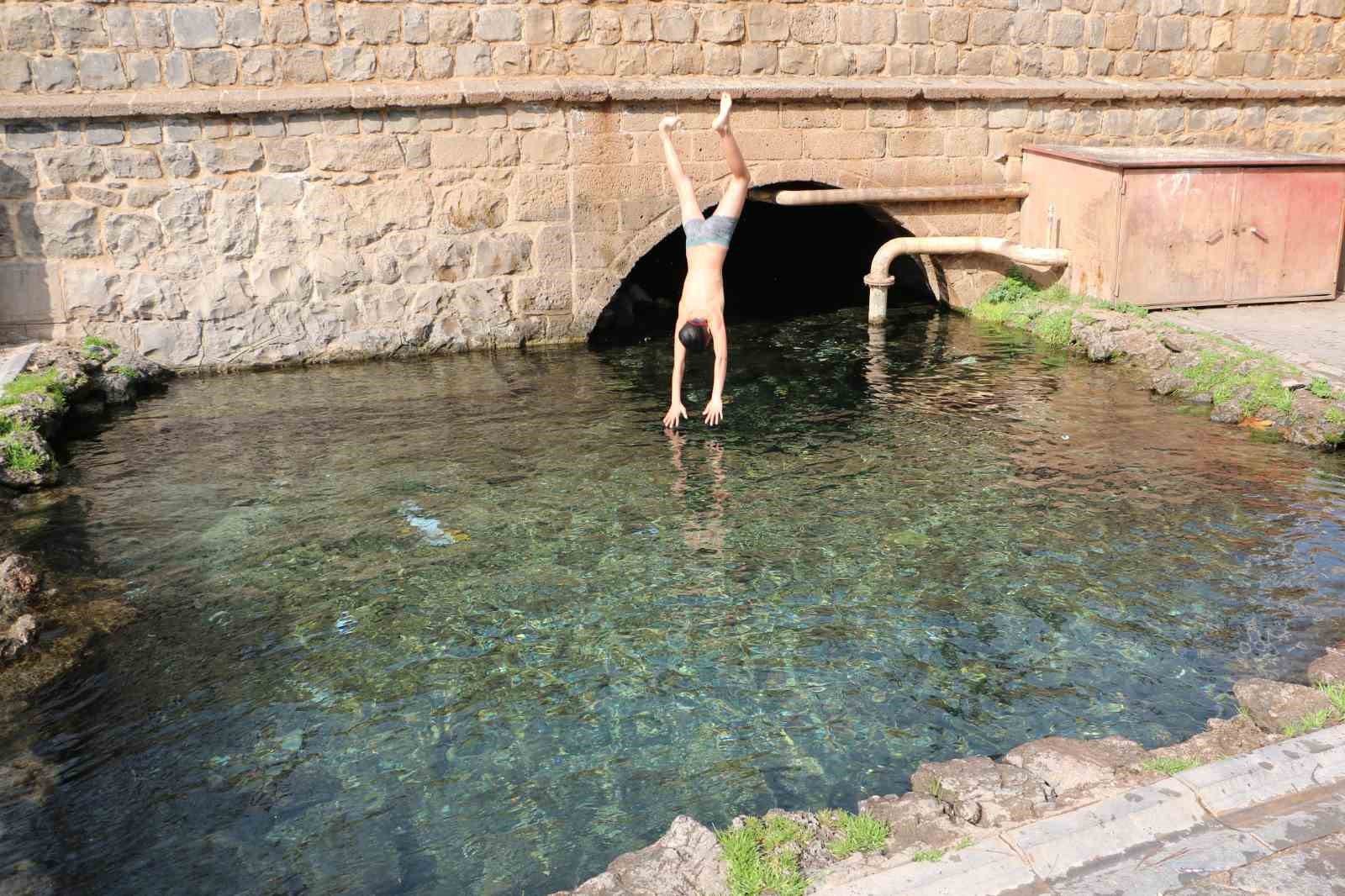 G&uuml;neşi g&ouml;ren &ccedil;ocuklar Anzele Parkı&rsquo;na koştu
