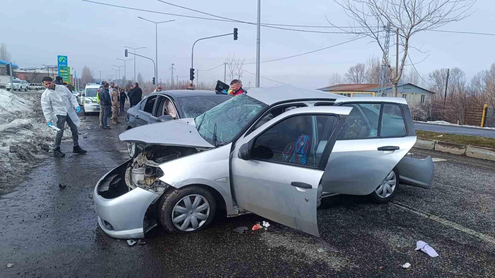 Bing&ouml;l&rsquo;de feci kaza: 1 &ouml;l&uuml;, 4 yaralı
