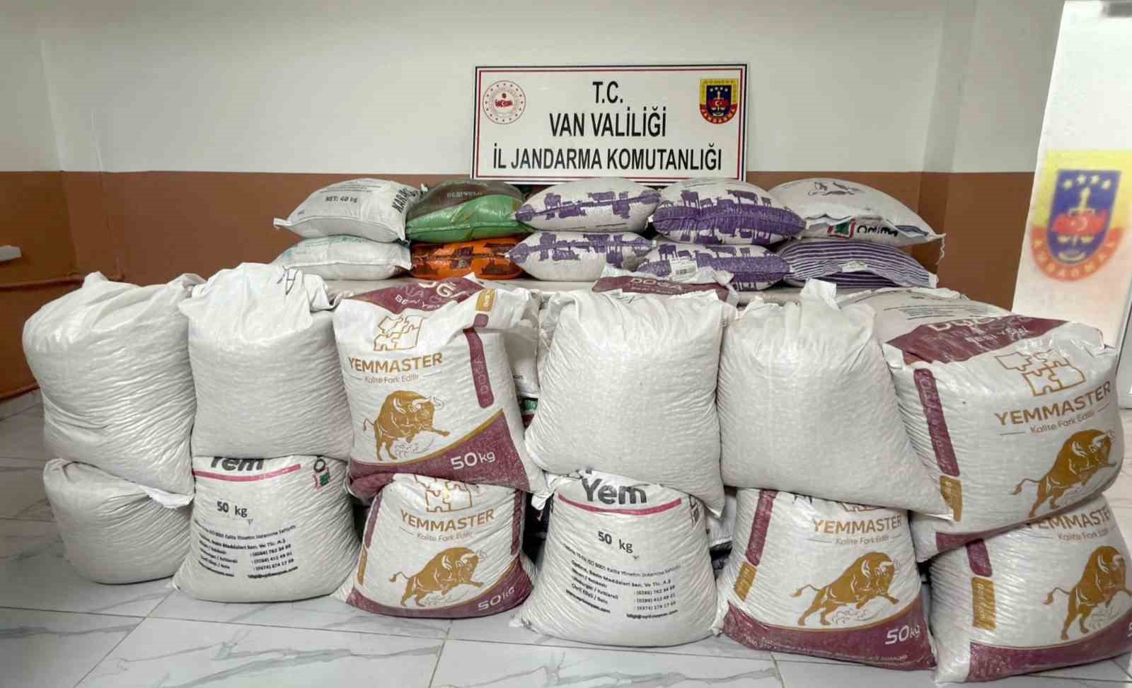 Van’da 3,5 milyon TL değerinde kaçak gıda malzemesi ele geçirildi