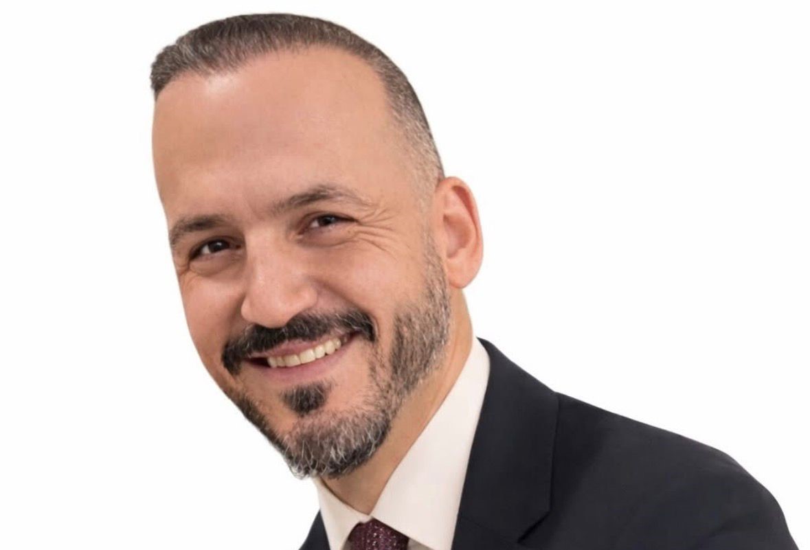 Halı sahada kalp krizi ge&ccedil;iren &ouml;ğretmen hayatını kaybetti
