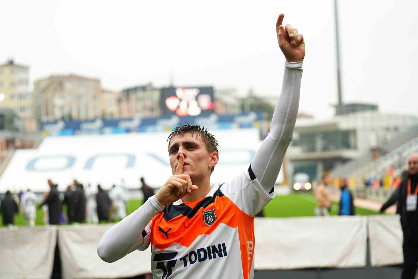 Kazımcan Karataş, Başakşehir formasıyla ilk ma&ccedil;ına &ccedil;ıktı
