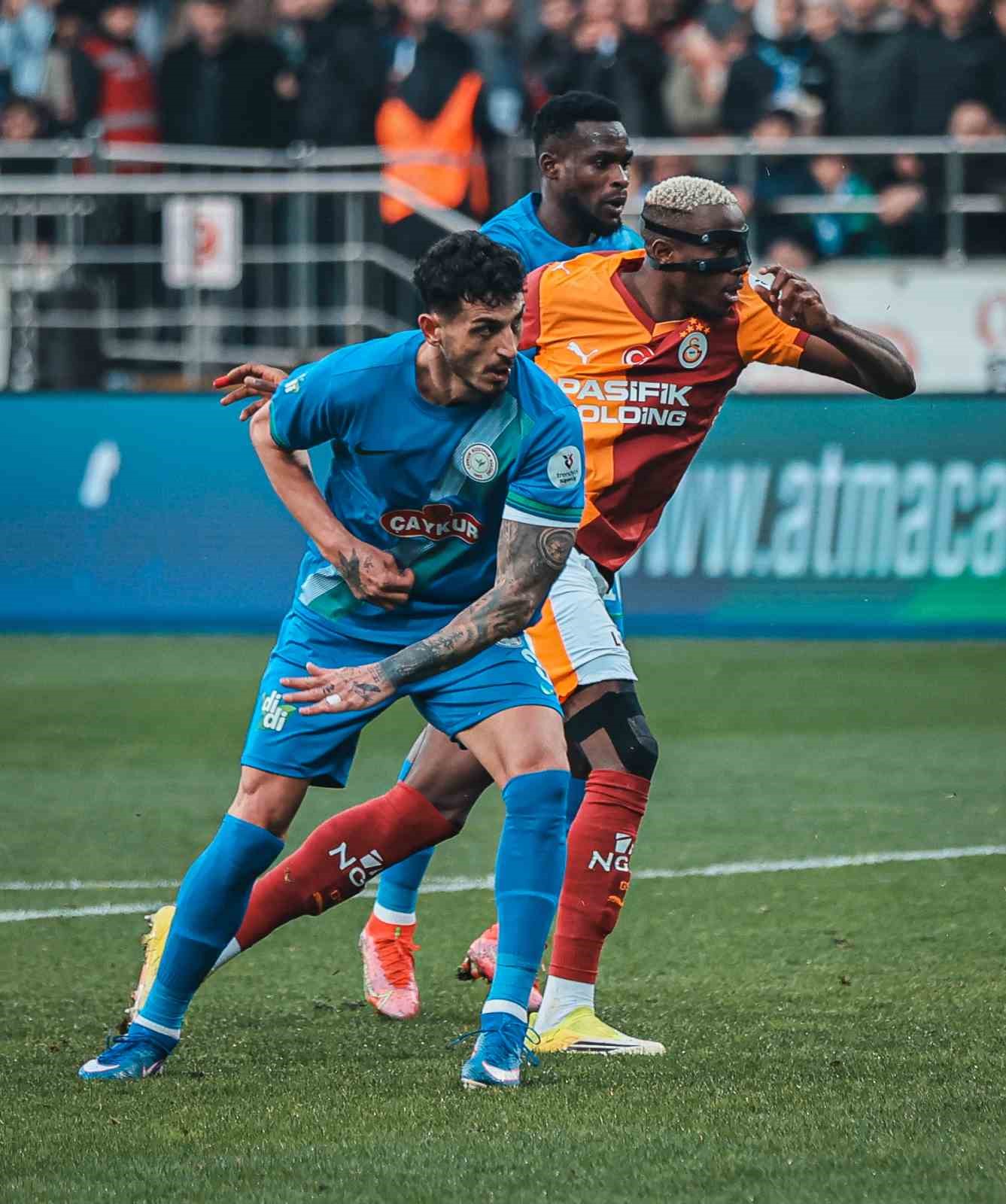 Trendyol S&uuml;per Lig: &Ccedil;aykur Rizespor: 0 - Galatasaray: 1 (İlk yarı)
