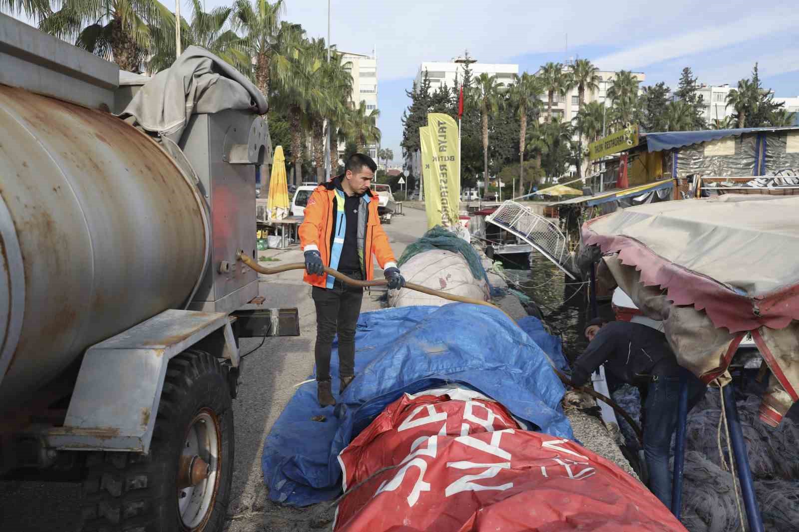 Mersin�de deniz kirlili�ine ge�it yok: 25 bin metrek�p tekne at��� bertaraf edildi
