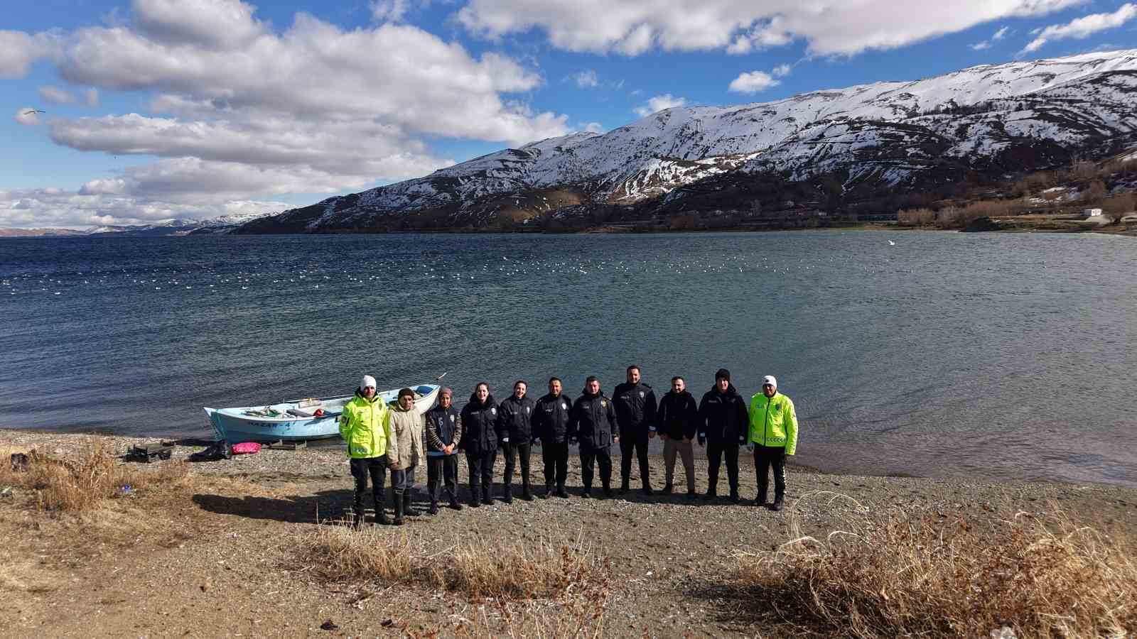 Doğu&rsquo;nun gizli denizinde şefkat eli: Polis ekipleri martı ve tavşanları unutmadı
