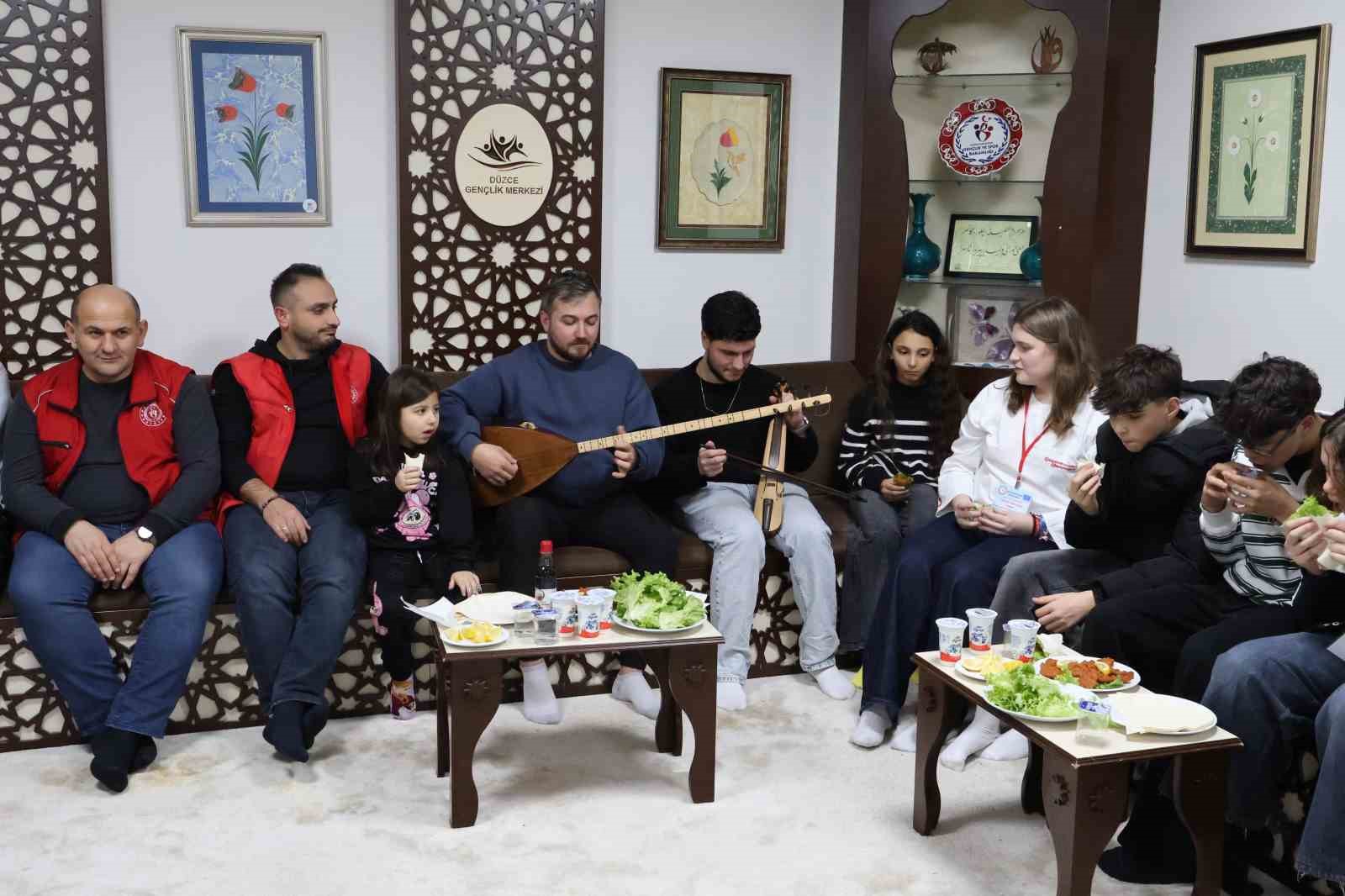 Uluslararası katılımcılar gen&ccedil;lik merkezinde ağırlandı
