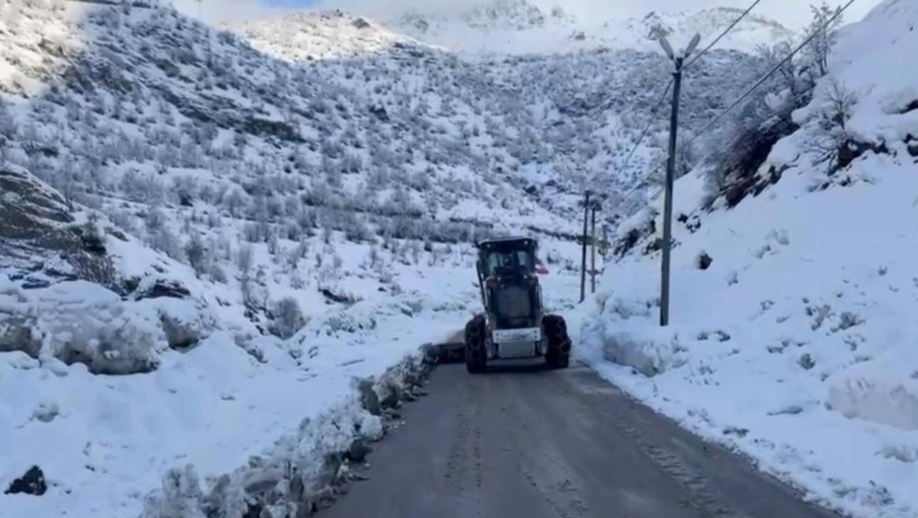 Şırnak’ta karla mücadele çalışmaları devam ediyor