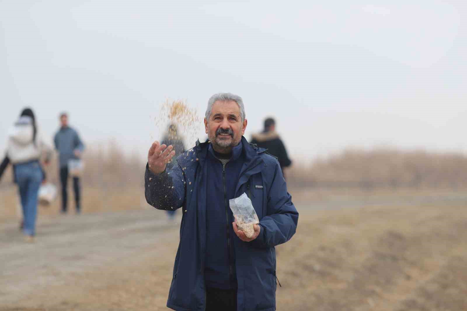 Iğdır’da kuşlar için yemleme ve gözlem etkinliği

