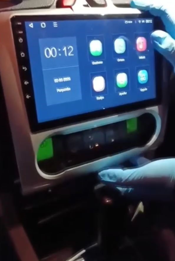 Uyuşturucuyu teybin arkasındaki d&uuml;zenekte zulalamışlar
