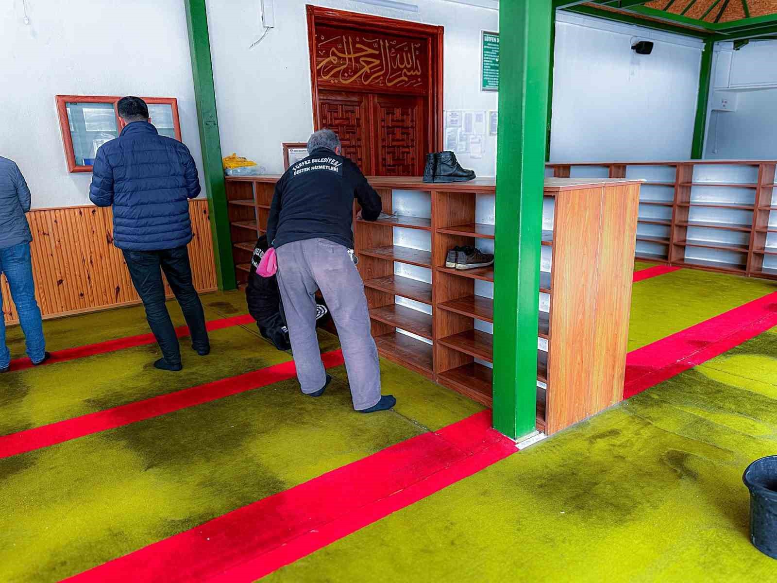 K&ouml;rfez&rsquo;de camiler Ramazan ayına hazırlanıyor
