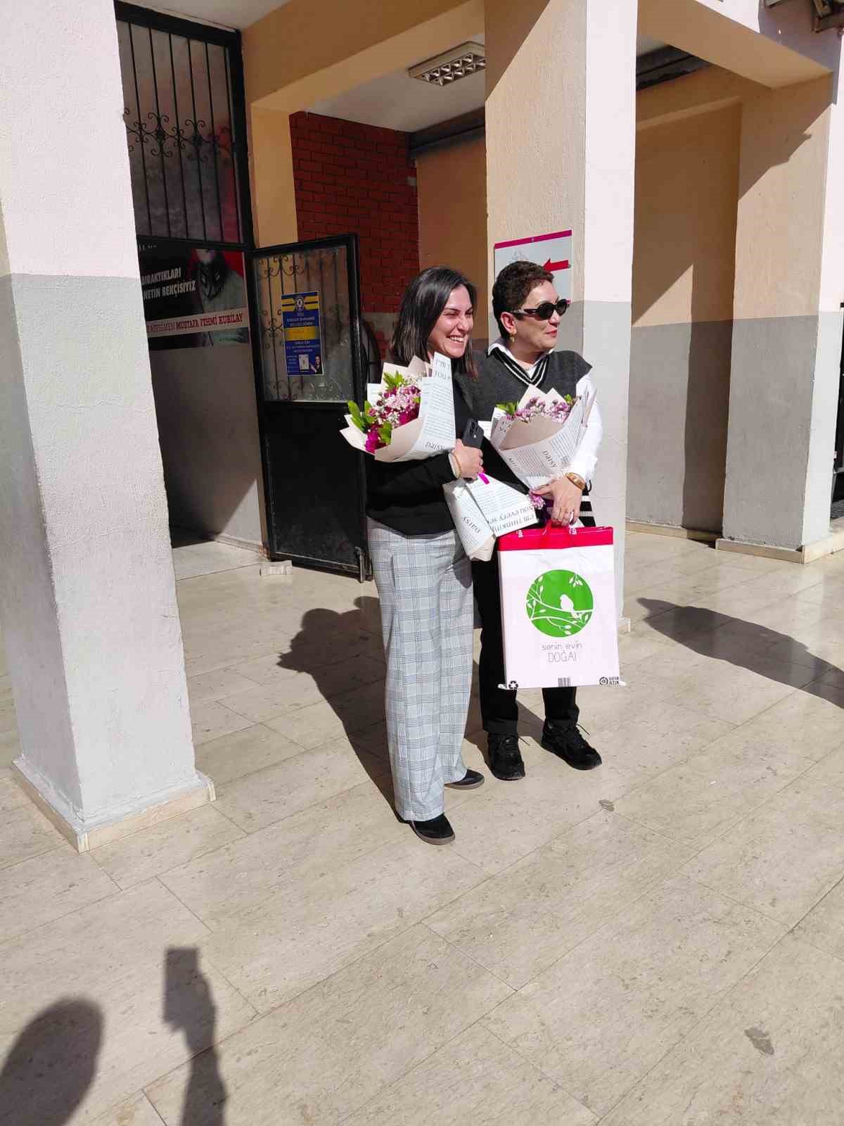 Fatma öğretmen kanseri yendi, öğrencilerine kavuştu 