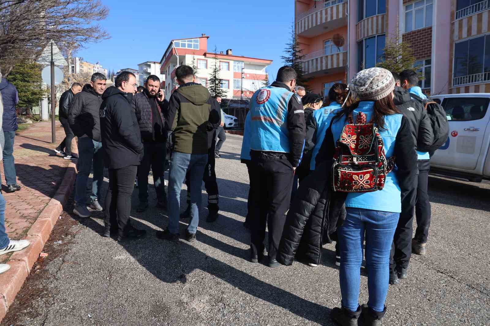 Elazığ&rsquo;da kayıp yaşlı adamı arama &ccedil;alışmaları s&uuml;r&uuml;yor
