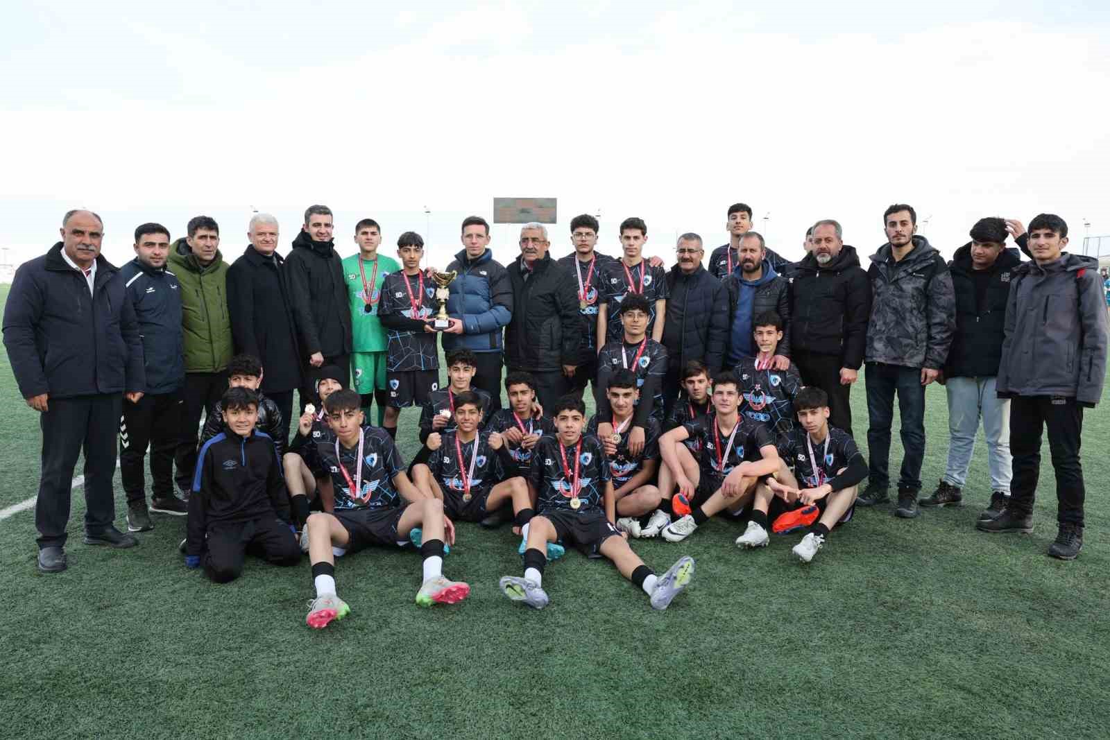 Muş Gen&ccedil;lerbirliği&rsquo;nden 50. yılında &ccedil;ifte şampiyonluk sevinci
