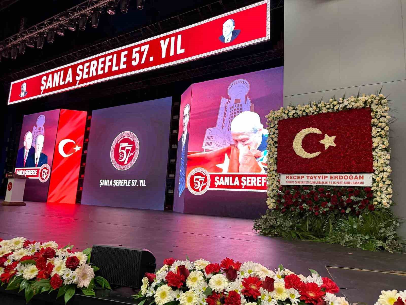 Cumhurbaşkanı Erdoğan’dan Bahçeli’ye 57 gülün yer aldığı tebrik çiçeği