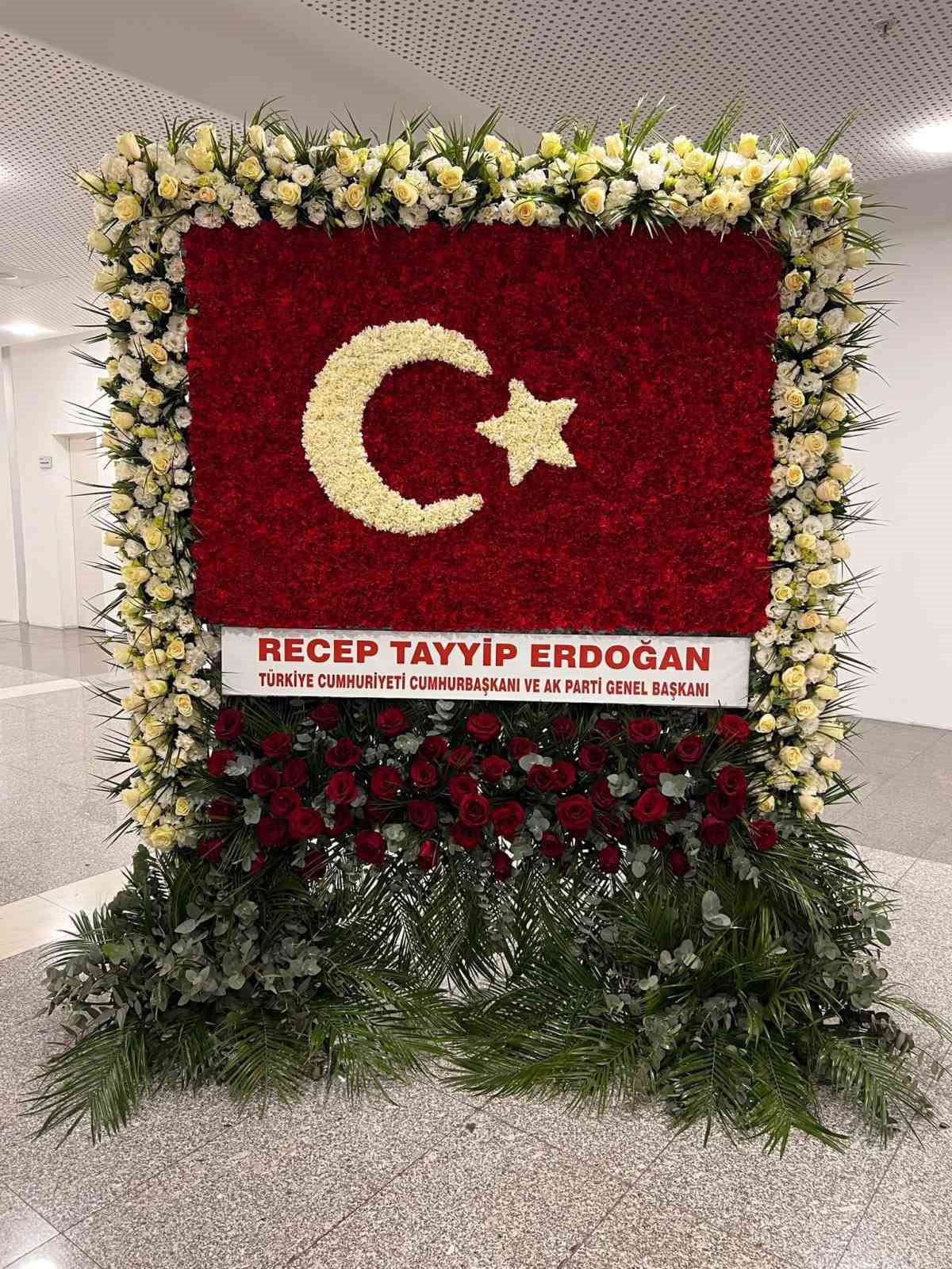 Cumhurbaşkanı Erdoğan&rsquo;dan Bah&ccedil;eli&rsquo;ye 57 g&uuml;l&uuml;n yer aldığı tebrik &ccedil;i&ccedil;eği
