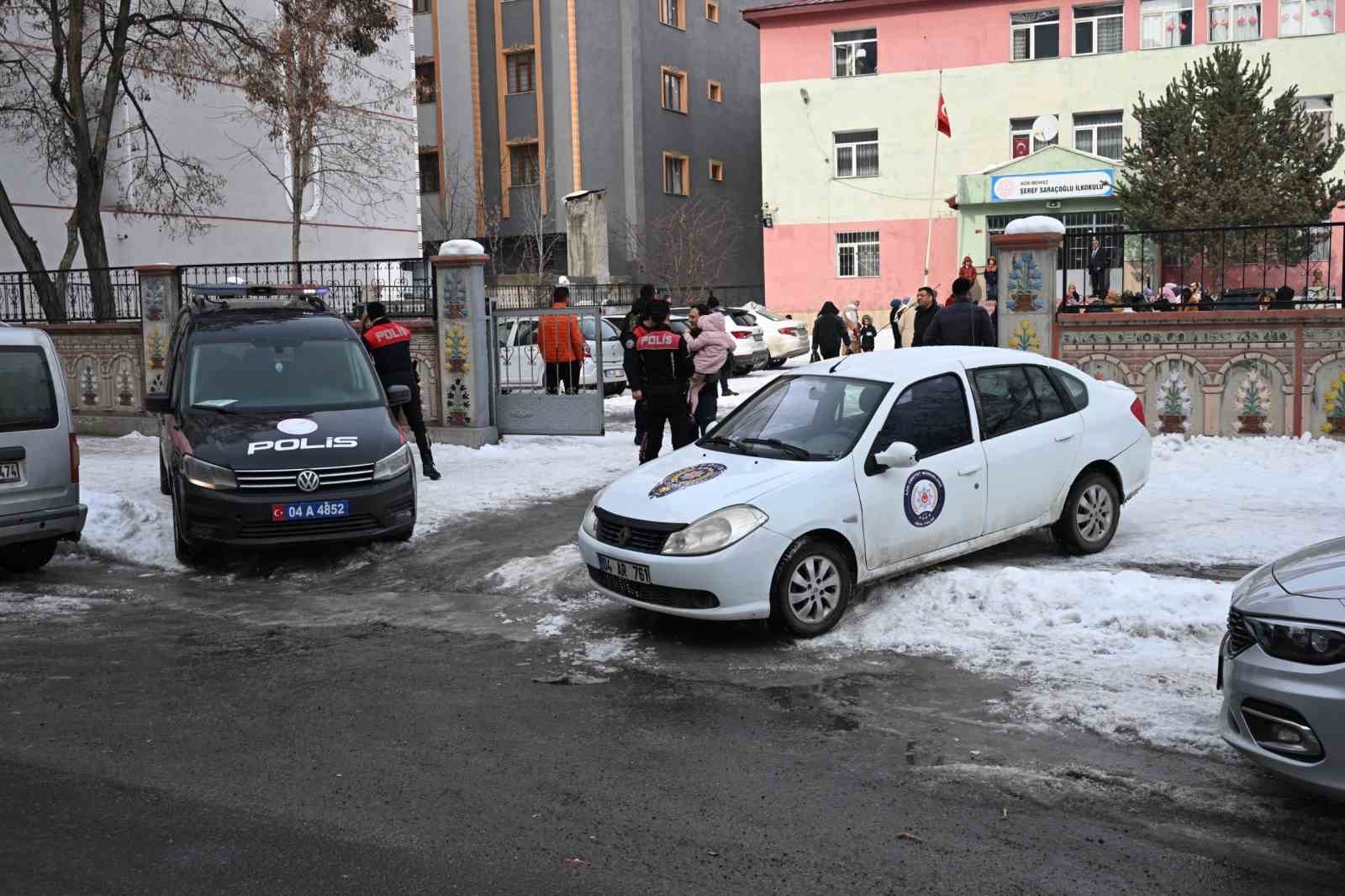 Okul &ccedil;evrelerinde g&uuml;venlik denetimleri s&uuml;r&uuml;yor
