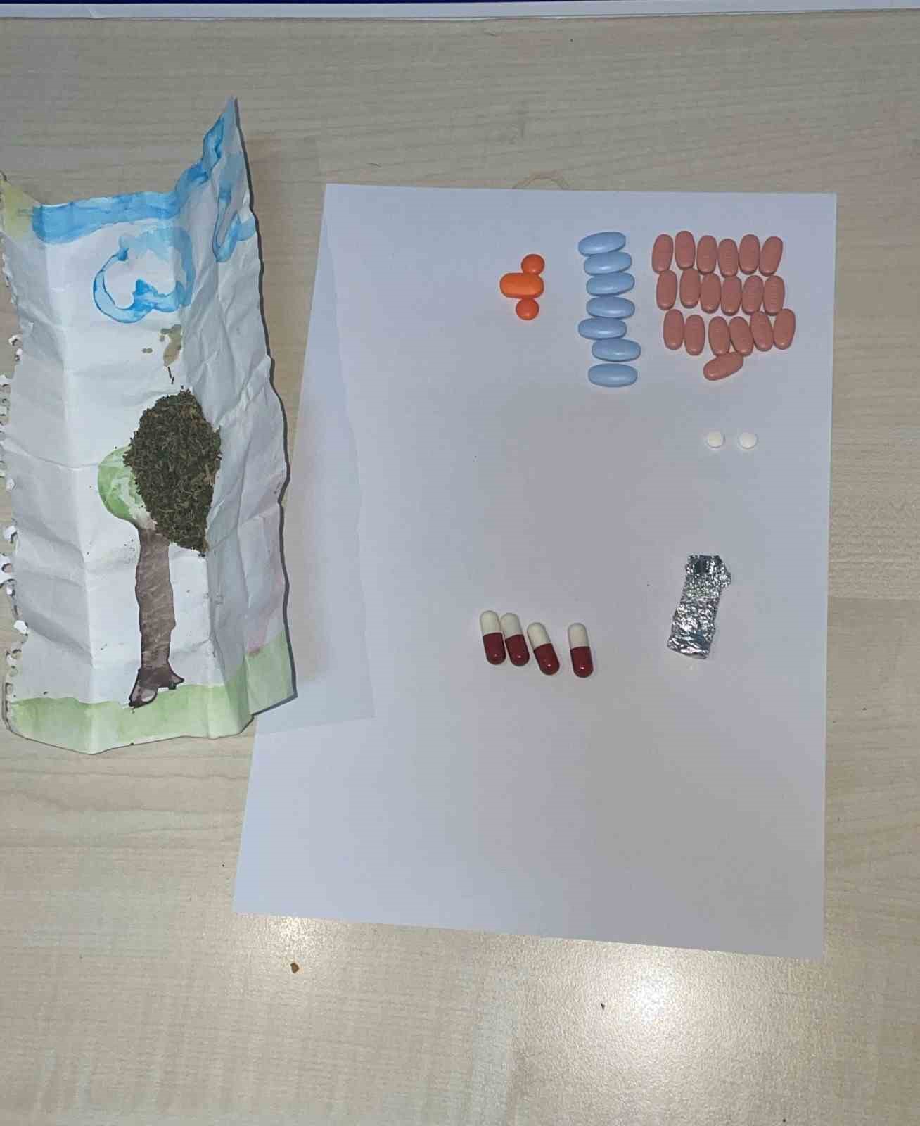 Uyuşturucu kullanarak direksiyon başına ge&ccedil;en şahsı polis yakaladı
