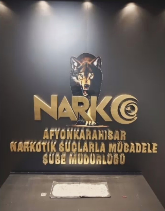 Araçta zulalanmış uyuşturucuya 2 tutuklama