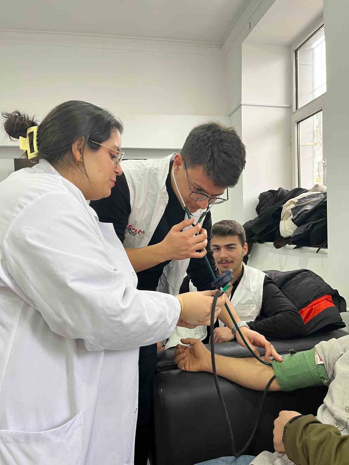 Altunhisar’da Sağlık Sokağı Projesi yoğun ilgi gördü